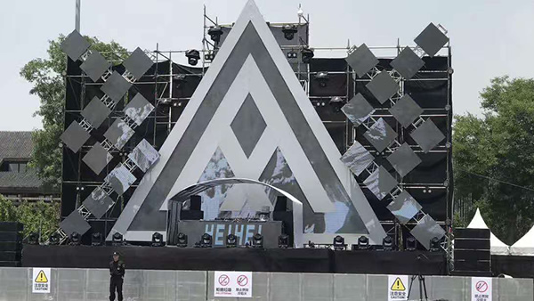 P4.81創(chuàng)意戶外LED顯示屏，成都草莓節(jié)，中國